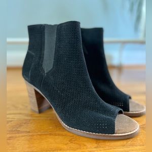 TOMS MAJORCA PERFORATED LEATHER SUEDE ANKLE BOOTIE w. PEEP TOE SIZE 9
